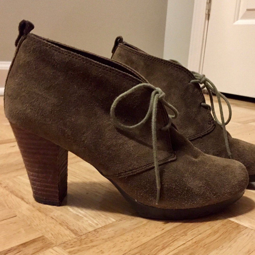 Giani Bernini Olot Olive Suede LaceUp Booties